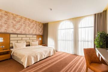 Фото номера Люкс с 3 спальнями Отель The Grand Gloria Hotel г. Батуми 6