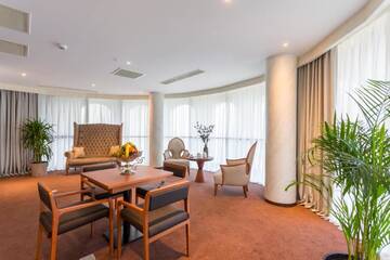 Фото номера Люкс с 2 спальнями Отель The Grand Gloria Hotel г. Батуми 6