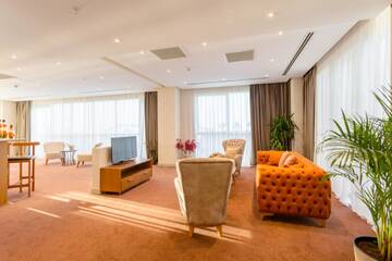 Фото номера Люкс с террасой Отель The Grand Gloria Hotel г. Батуми 4