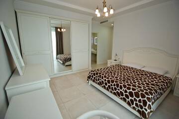Фото номера Семейный люкс с балконом Апарт-отели Bellevue Residential Hotel Batumi г. Батуми 8