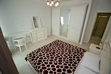 Фото номера Семейный люкс с балконом Апарт-отели Bellevue Residential Hotel Batumi г. Батуми 9
