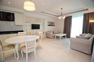 Фото номера Семейный люкс с балконом Апарт-отели Bellevue Residential Hotel Batumi г. Батуми 5