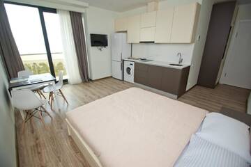 Фото номера Номер-студио с видом на море Апарт-отели Bellevue Residential Hotel Batumi г. Батуми 4