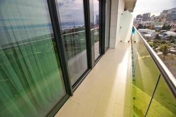 Фото номера Семейный люкс с балконом Апарт-отели Bellevue Residential Hotel Batumi г. Батуми 7