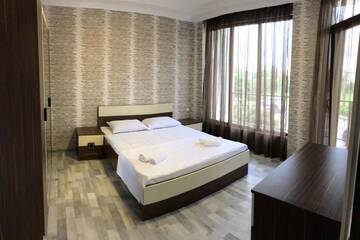 Фото номера Большой двухместный номер с 1 кроватью Гостевой дом G &amp; A Guesthouse г. Батуми 12