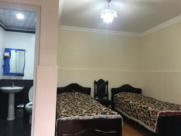 Фото номера Трехместный номер с ванной комнатой Гостевой дом Linda Guest house г. Батуми 4