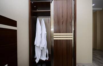 Фото номера Большой двухместный номер с 1 кроватью Отель Hotel 725 B г. Батуми 3