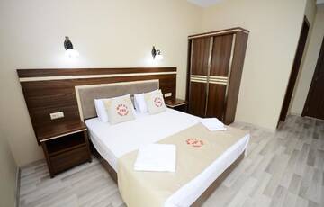 Фото номера Большой двухместный номер с 1 кроватью Отель Hotel 725 B г. Батуми 2