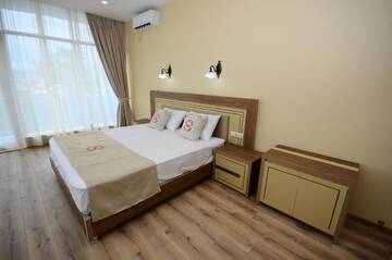 Фото номера Люкс с кроватью размера «king-size» и балконом Отель Hotel 725 B г. Батуми 8
