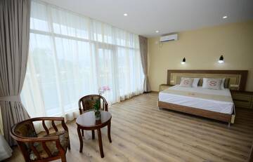 Фото номера Люкс с кроватью размера «king-size» и балконом Отель Hotel 725 B г. Батуми 10