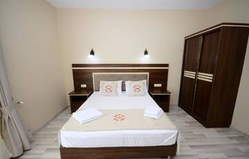 Фото номера Большой двухместный номер с 1 кроватью Отель Hotel 725 B г. Батуми 7