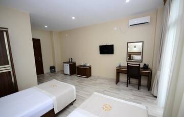 Фото номера Просторный двухместный номер с 2 отдельными кроватями Отель Hotel 725 B г. Батуми 5