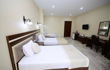 Фото номера Трехместный номер Отель Hotel 725 B г. Батуми 4