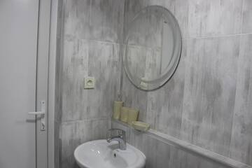Фото номера Двухместный номер с 2 отдельными кроватями, вид на сад Гостевой дом Greenview Guesthouse г. Батуми 15