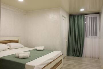 Фото номера Двухместный номер с 1 кроватью, вид на сад Гостевой дом Greenview Guesthouse г. Батуми 9