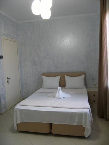 Фото номера Улучшенный трехместный номер Отель Hotel Ergo г. Батуми 8