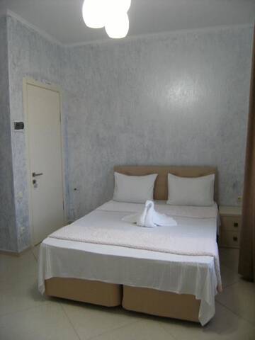 Фото номера Улучшенный трехместный номер Отель Hotel Ergo г. Батуми 9