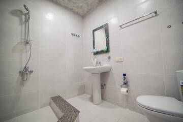 Фото номера Семейный номер с балконом Гостевой дом Guest House Holiday Village г. Батуми 14