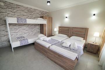 Фото номера Семейный номер с балконом Гостевой дом Guest House Holiday Village г. Батуми 11