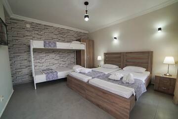 Фото номера Семейный номер с балконом Гостевой дом Guest House Holiday Village г. Батуми 9