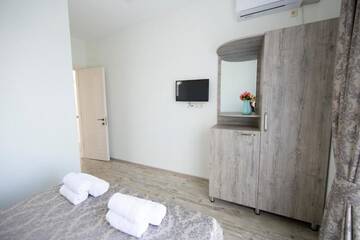 Фото номера Четырехместный номер с балконом Отель Orange Garden Hotel г. Батуми 17