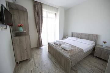 Фото номера Двухместный номер с 1 кроватью и балконом Отель Orange Garden Hotel г. Батуми 2