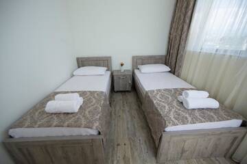 Фото номера Четырехместный номер с балконом Отель Orange Garden Hotel г. Батуми 7