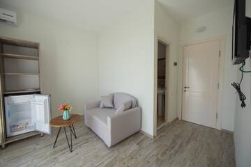 Фото номера Четырехместный номер с балконом Отель Orange Garden Hotel г. Батуми 3