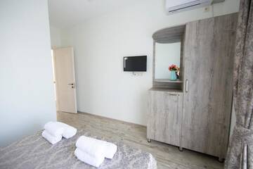 Фото номера Четырехместный номер с балконом Отель Orange Garden Hotel г. Батуми 9
