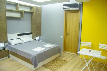 Фото номера Двухместный номер Делюкс с 1 кроватью и душем Отель Batumi Hotel R&amp;M г. Батуми 6