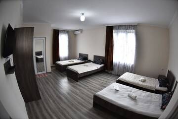 Фото номера Четырехместный номер с балконом Отели типа «постель и завтрак» HOTEL SANI г. Батуми 6
