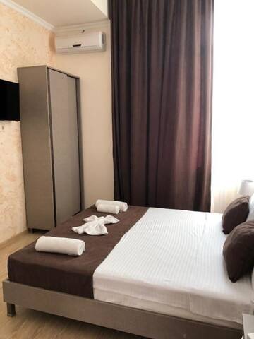 Фото номера Двухместный номер с 1 кроватью, вид на сад Гостевой дом Guesthouse Family г. Батуми 8