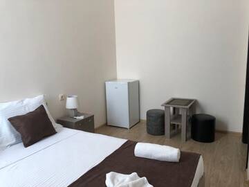 Фото номера Двухместный номер с 1 кроватью, вид на сад Гостевой дом Guesthouse Family г. Батуми 4