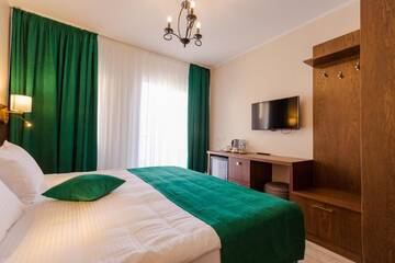 Фото номера Двухместный номер с 1 кроватью и балконом Отель HOTEL BLOOM г. Батуми 6