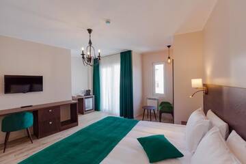 Фото номера Двухместный номер с 1 кроватью, вид на сад Отель HOTEL BLOOM г. Батуми 9