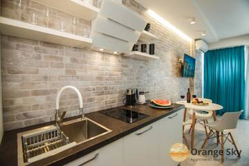 Фото номера Улучшенные апартаменты-студио с видом на море Апарт-отели Orange Sky Apartments Beach Tower г. Батуми 13