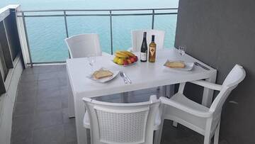 Фото номера Роскошные апартаменты-студио с видом на море Апарт-отели SEA-VIEW Beluga &amp; Dolphin Luxury HOTEL apartments г. Батуми 60