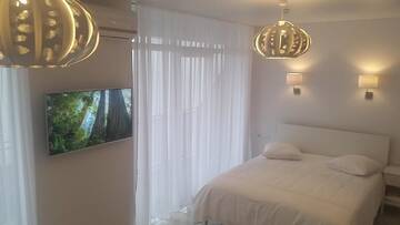 Фото номера Номер-студио с видом на море Апарт-отели SEA-VIEW Beluga &amp; Dolphin Luxury HOTEL apartments г. Батуми 25