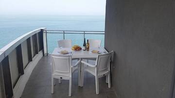 Фото номера Роскошные апартаменты-студио с видом на море Апарт-отели SEA-VIEW Beluga &amp; Dolphin Luxury HOTEL apartments г. Батуми 13