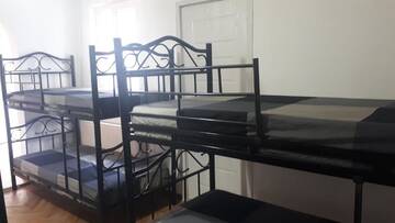 Фото номера Кровать в общем 8-местном номере для мужчин и женщин Хостелы Enjoy The Hostel г. Батуми 9
