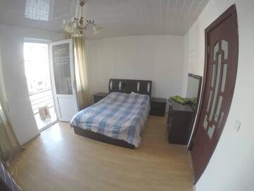 Фото номера Двухместный номер Делюкс с 1 кроватью и балконом Хостелы Enjoy The Hostel г. Батуми 2
