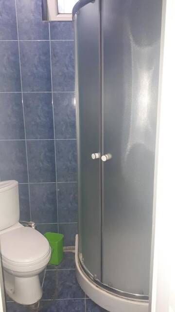Фото номера Кровать в общем 8-местном номере для мужчин и женщин Хостелы Enjoy The Hostel г. Батуми 3