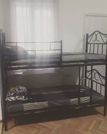 Фото номера Кровать в общем 8-местном номере для мужчин и женщин Хостелы Enjoy The Hostel г. Батуми 5