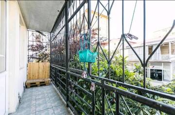 Фото номера Двухместный номер Делюкс с 1 кроватью и балконом Хостелы Enjoy The Hostel г. Батуми 7