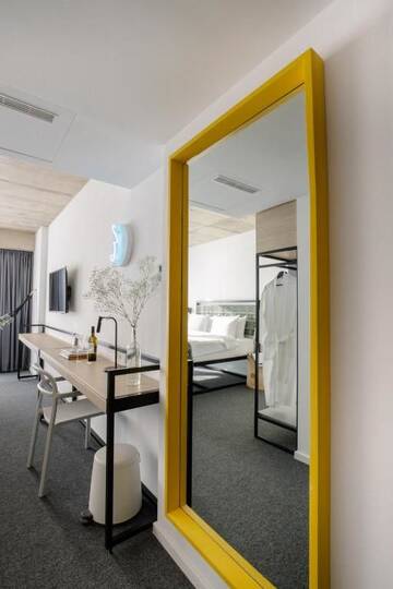 Фото номера Номер с кроватью размера «queen-size» и балконом Отель Kartuli Hotel г. Батуми 11