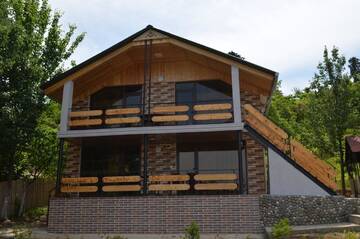Фото номера Трехместный номер «Комфорт» с душем Гостевой дом Guesthouse kalakala г. Батуми 26