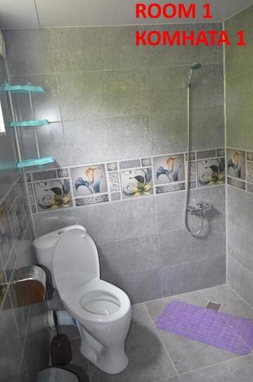 Фото номера Трехместный номер «Комфорт» с душем Гостевой дом Guesthouse kalakala г. Батуми 92