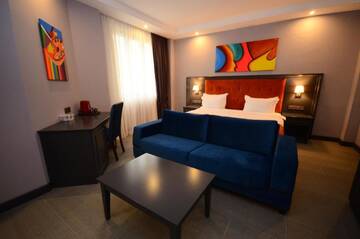Фото номера Улучшенный двухместный номер с 1 кроватью Отель BATUMI PALM HOTEL г. Батуми 7