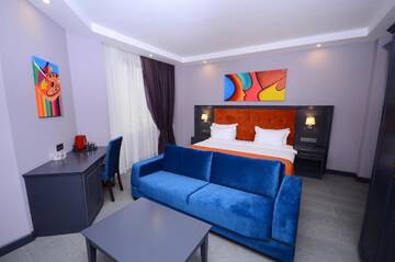 Фото номера Улучшенный двухместный номер с 1 кроватью Отель BATUMI PALM HOTEL г. Батуми 5
