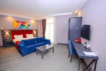 Фото номера Улучшенный двухместный номер с 1 кроватью Отель BATUMI PALM HOTEL г. Батуми 6